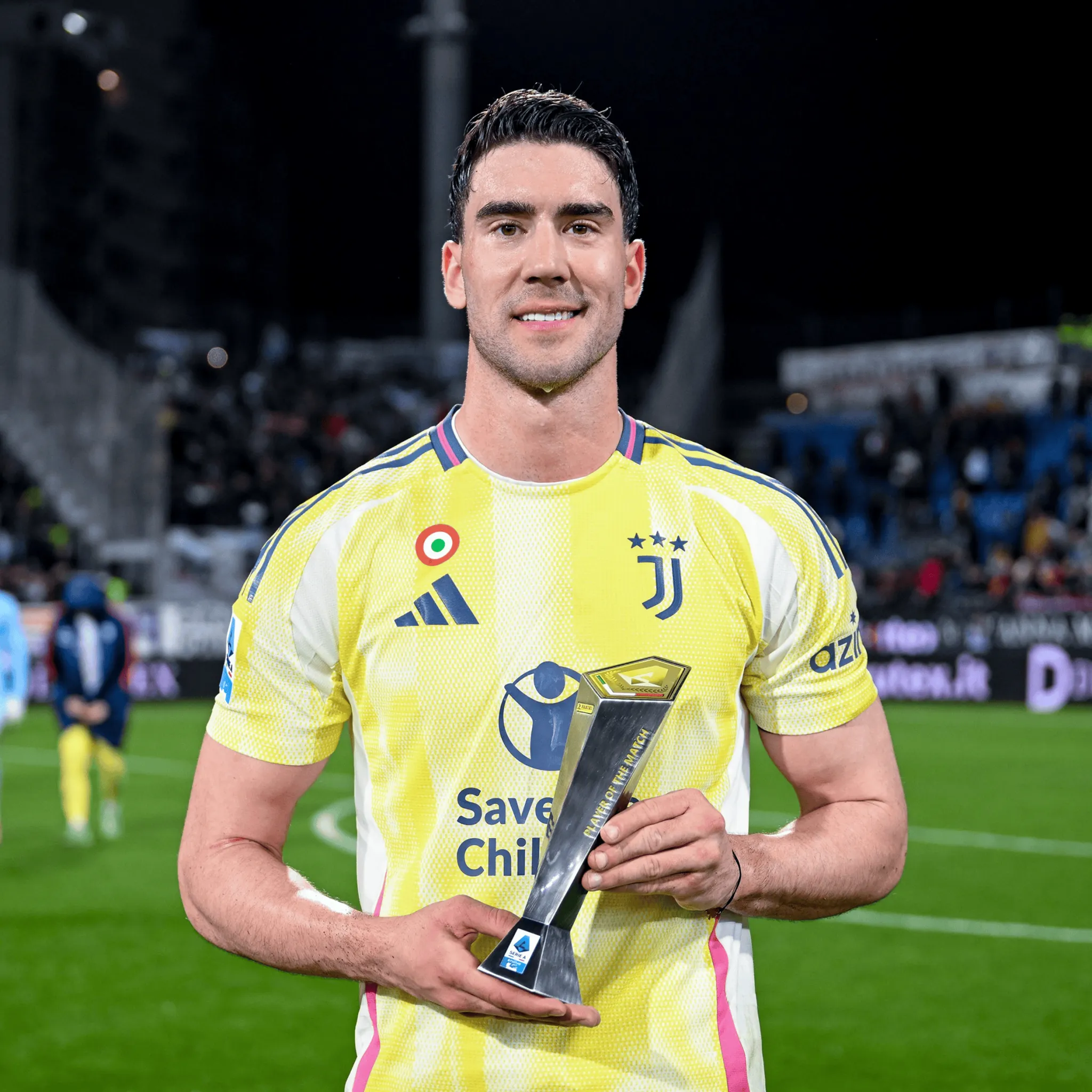 雷火电竞app-卡利亚里球员离队回归祖国联赛