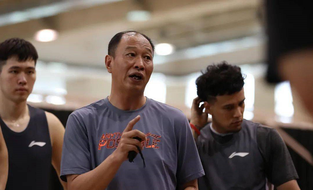 雷火电竞充值-俱乐部老板换帅决策，球队前景备受关注的简单介绍