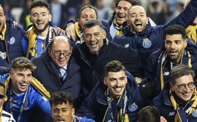 俱乐部老板换帅决策,球队前景备受关注的简单介绍 俱乐部老板换帅决策,球队前景备受关注的简单介绍