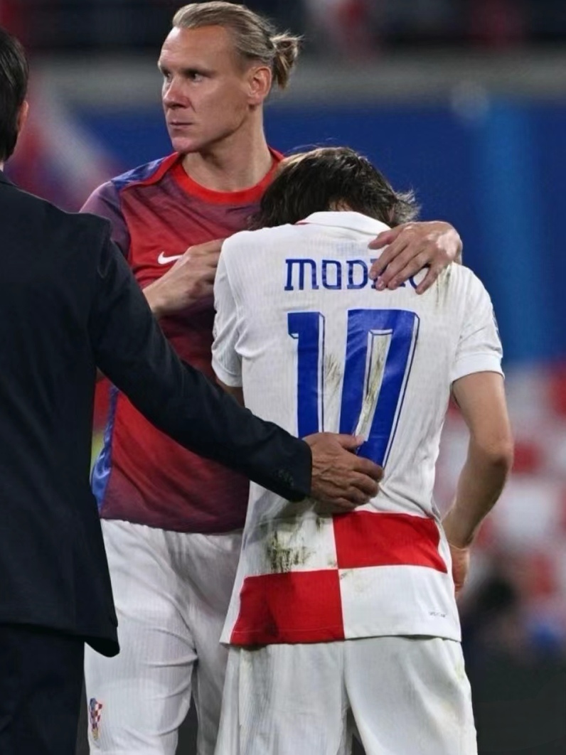 克罗地亚队惜败对手，积分需继续追赶