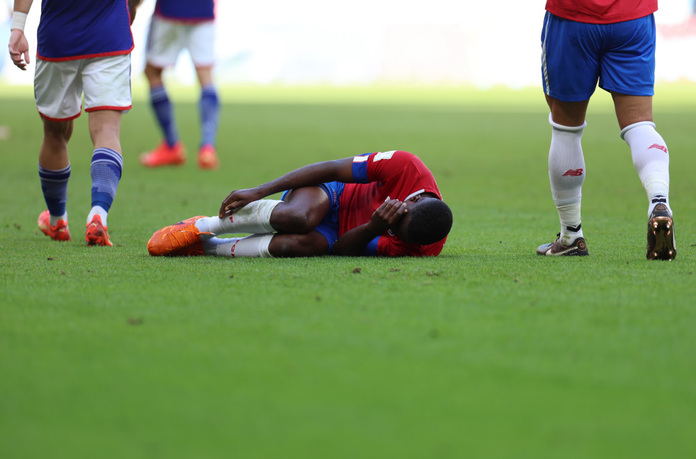 包含足球巨星受伤离场，球队实力受到一定影响的词条