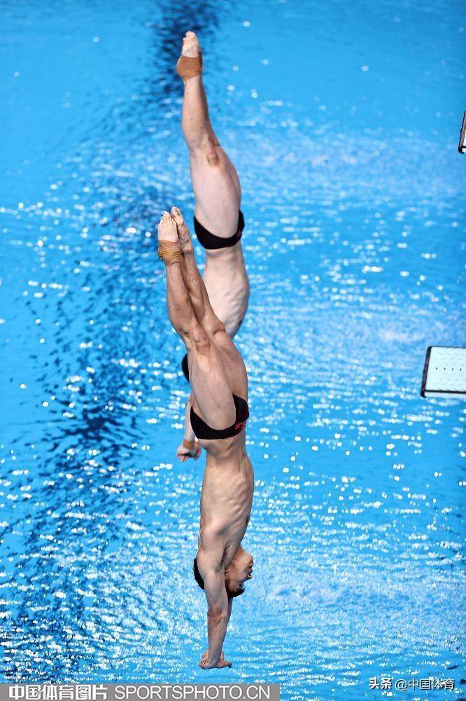 巴拿马运动员在跳水比赛中实现突破