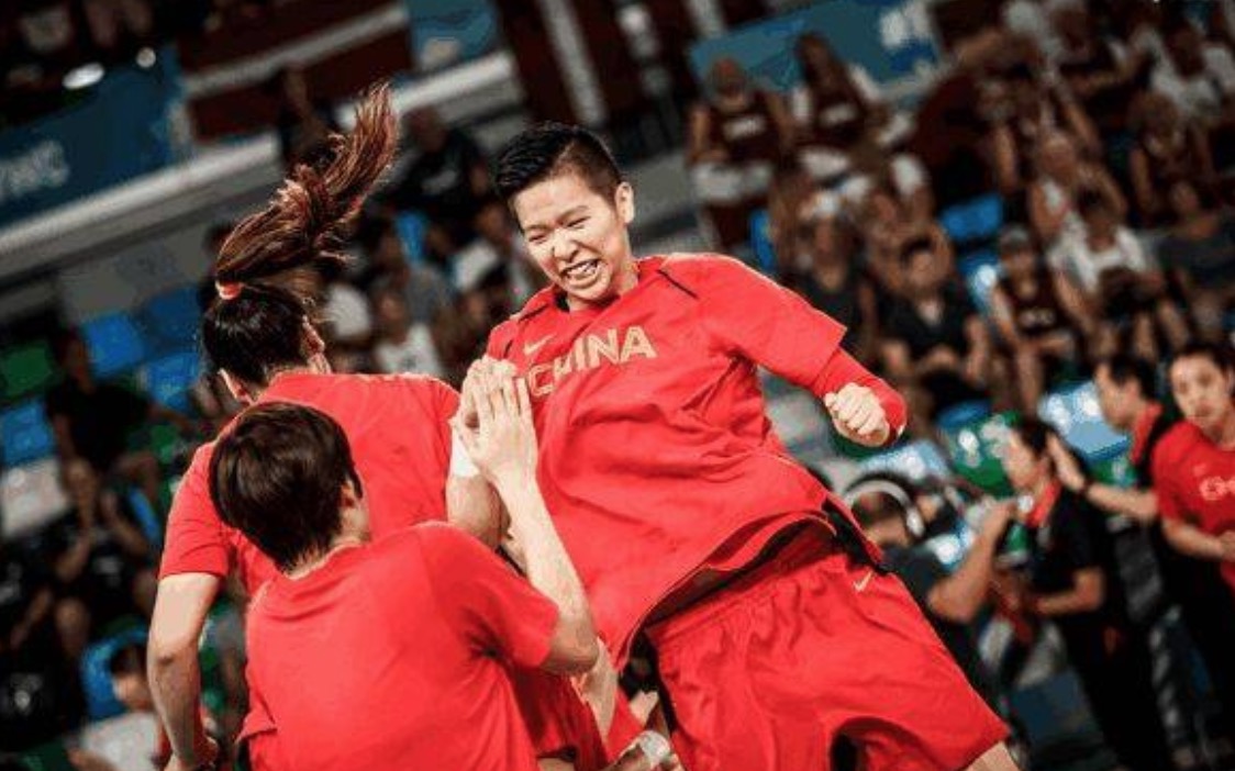 雷火电竞主播-包含超级巨星PK：篮球赛场上的激动时刻的词条