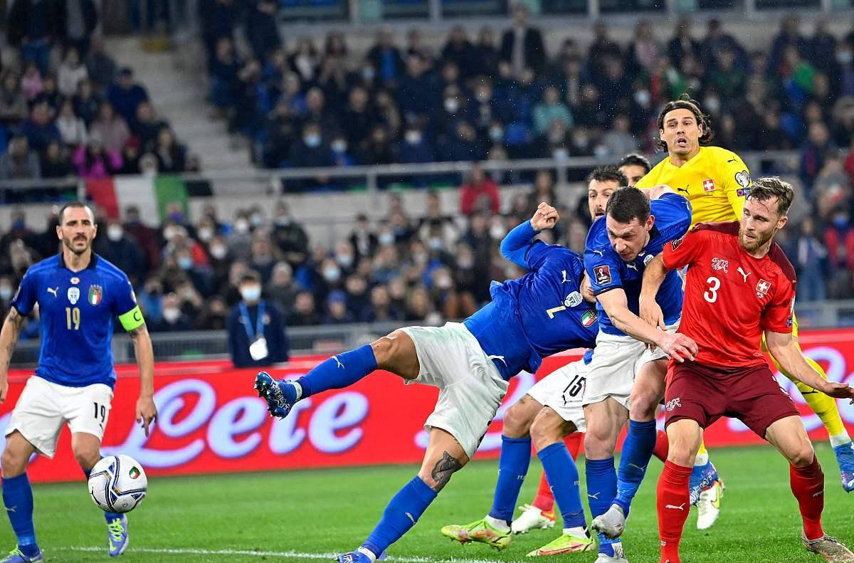 包含意大利横扫WBG，Deft攻防两端统治比赛鏖战多局全球总决赛，成为赛场最大亮点的词条