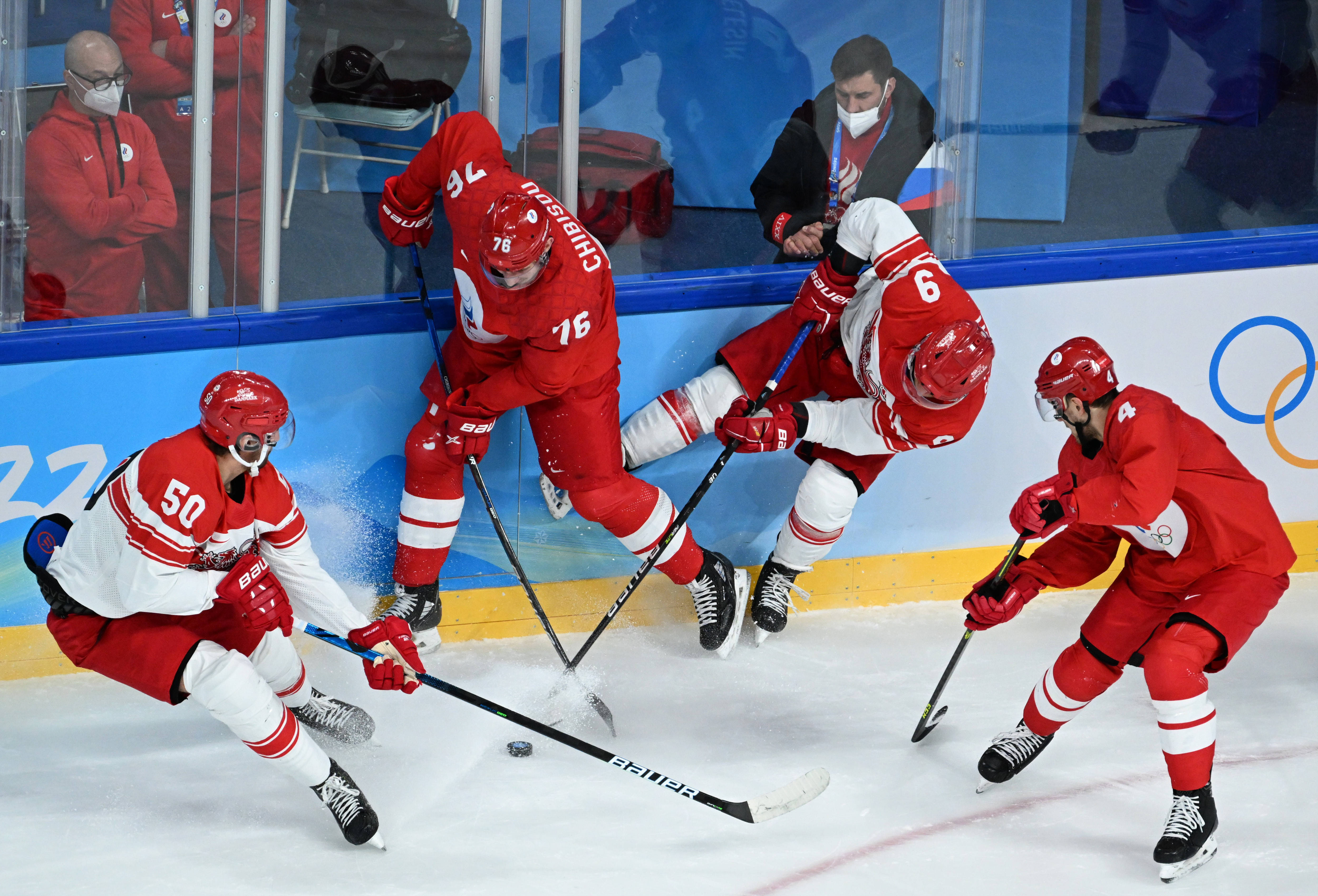 雷火电竞网址-冰球决赛震撼开打，巅峰对决引爆全场