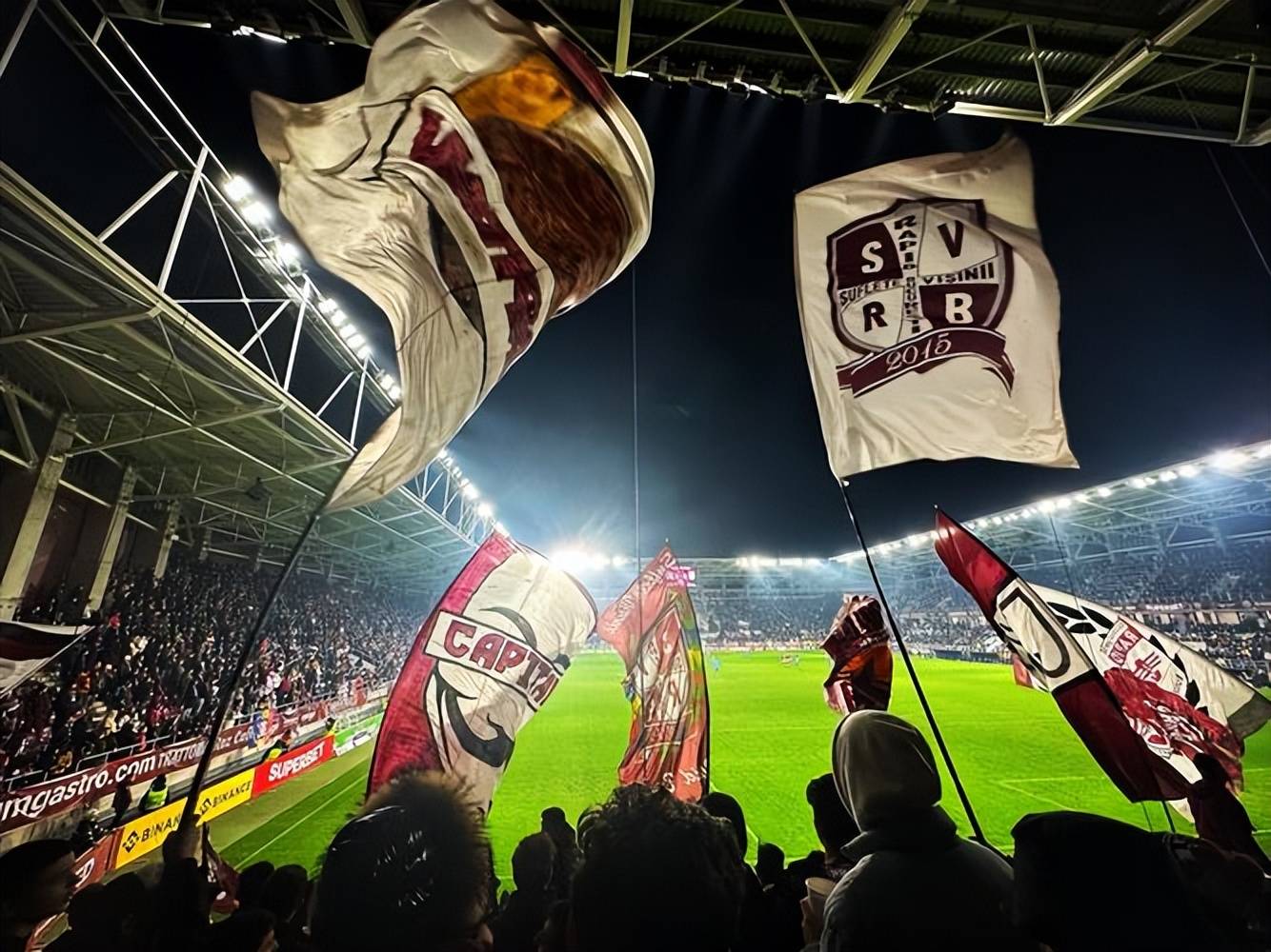 雷火电竞合作-国内足球比赛惊险万分，球迷呐喊不断