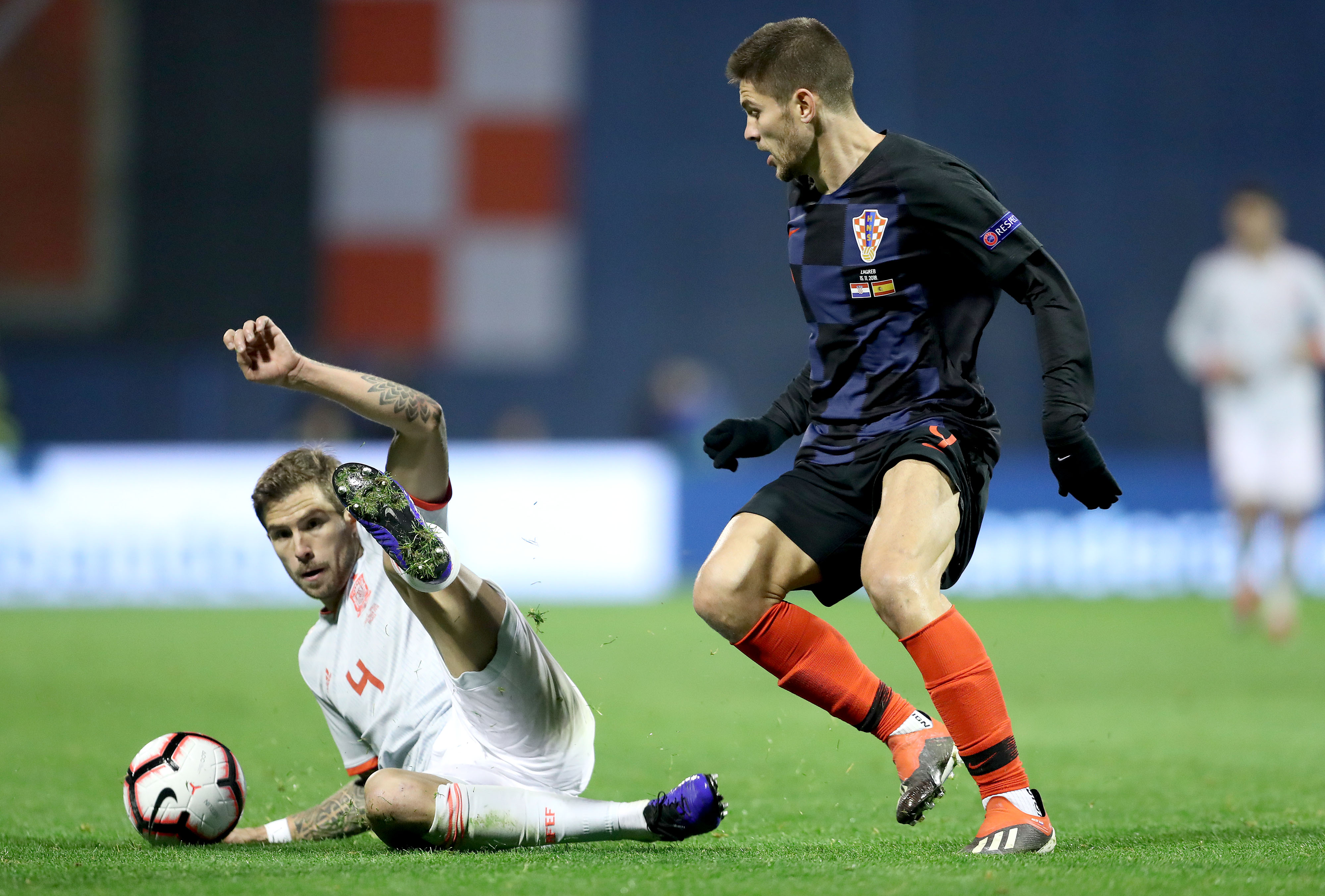 欧洲国家联赛决胜阶段热闹纷呈,球场上一派紧张 欧洲国家联赛决胜阶段热闹纷呈,球场上一派紧张