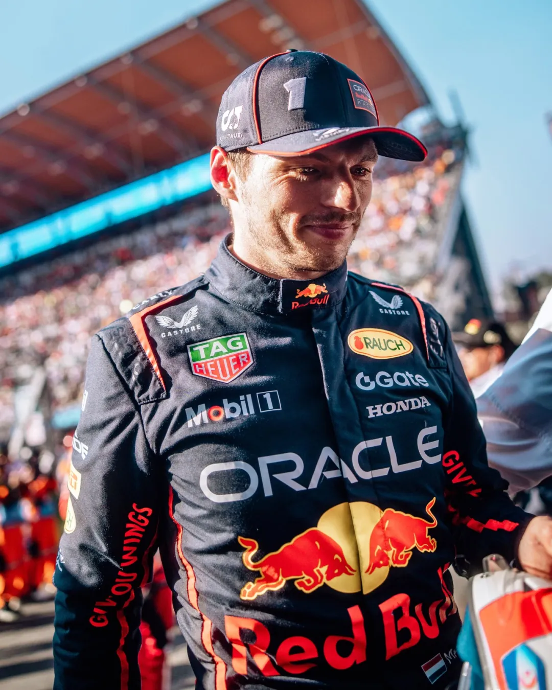 雷火电竞主播-梅赛德斯轻取哈斯车队，勒克莱尔统治全场