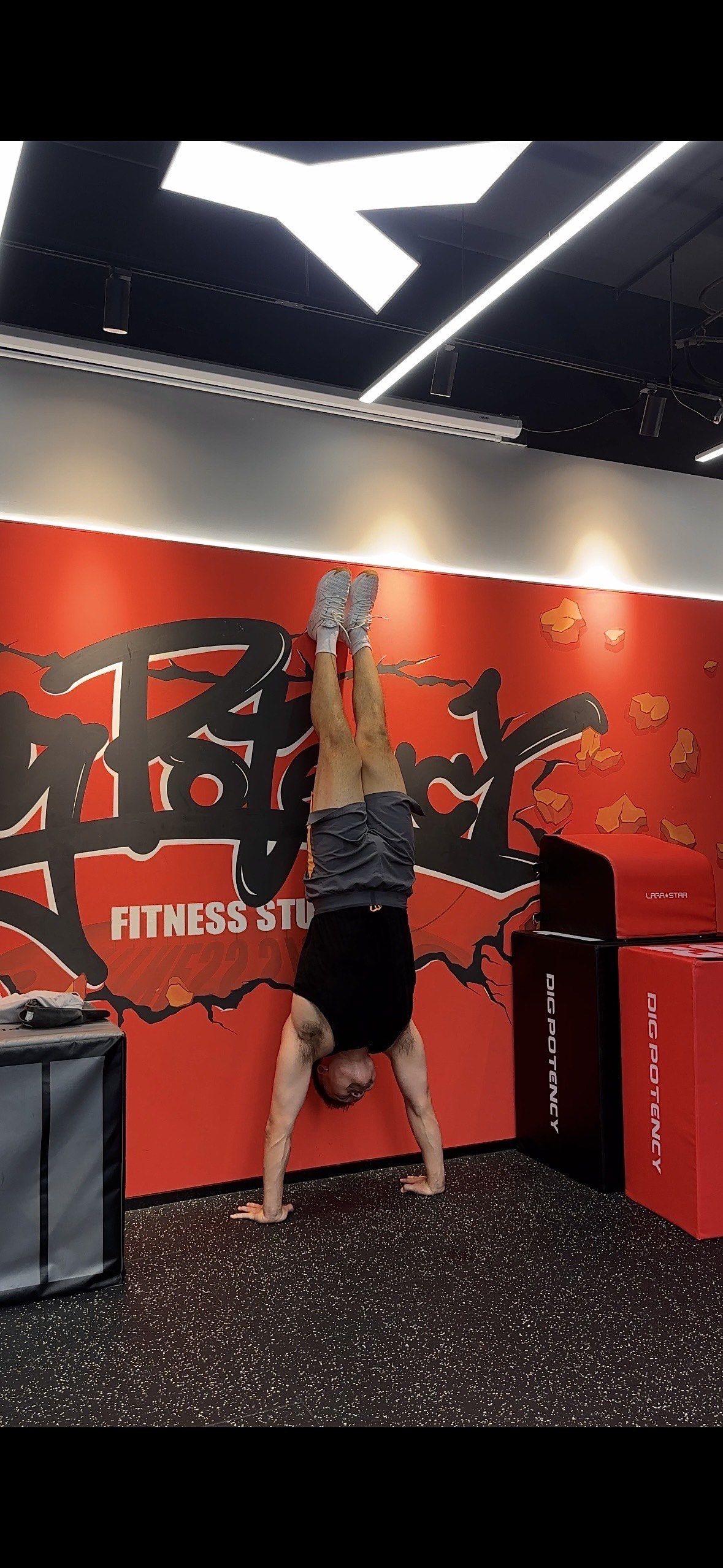 雷火电竞简介-提神利器：字母哥晒出训练成果，瞬间引发热议