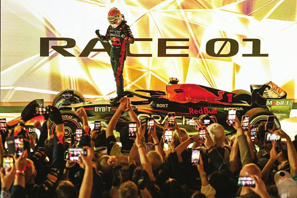 威廉姆斯完胜阿斯顿马丁,佩雷兹高光表现 威廉姆斯完胜阿斯顿马丁,佩雷兹高光表现