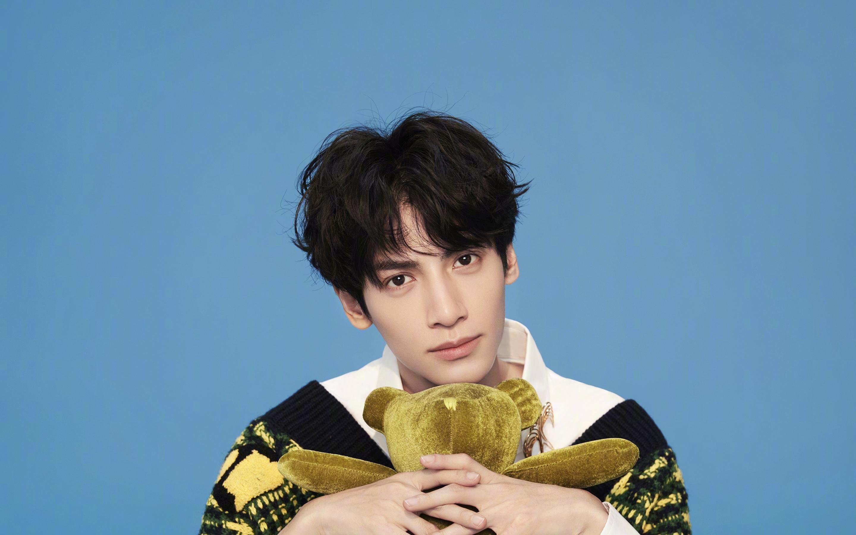 雷火电竞充值-时空交错的冠军对话，当伯纳乌的嘘声遇见本溪的叹息