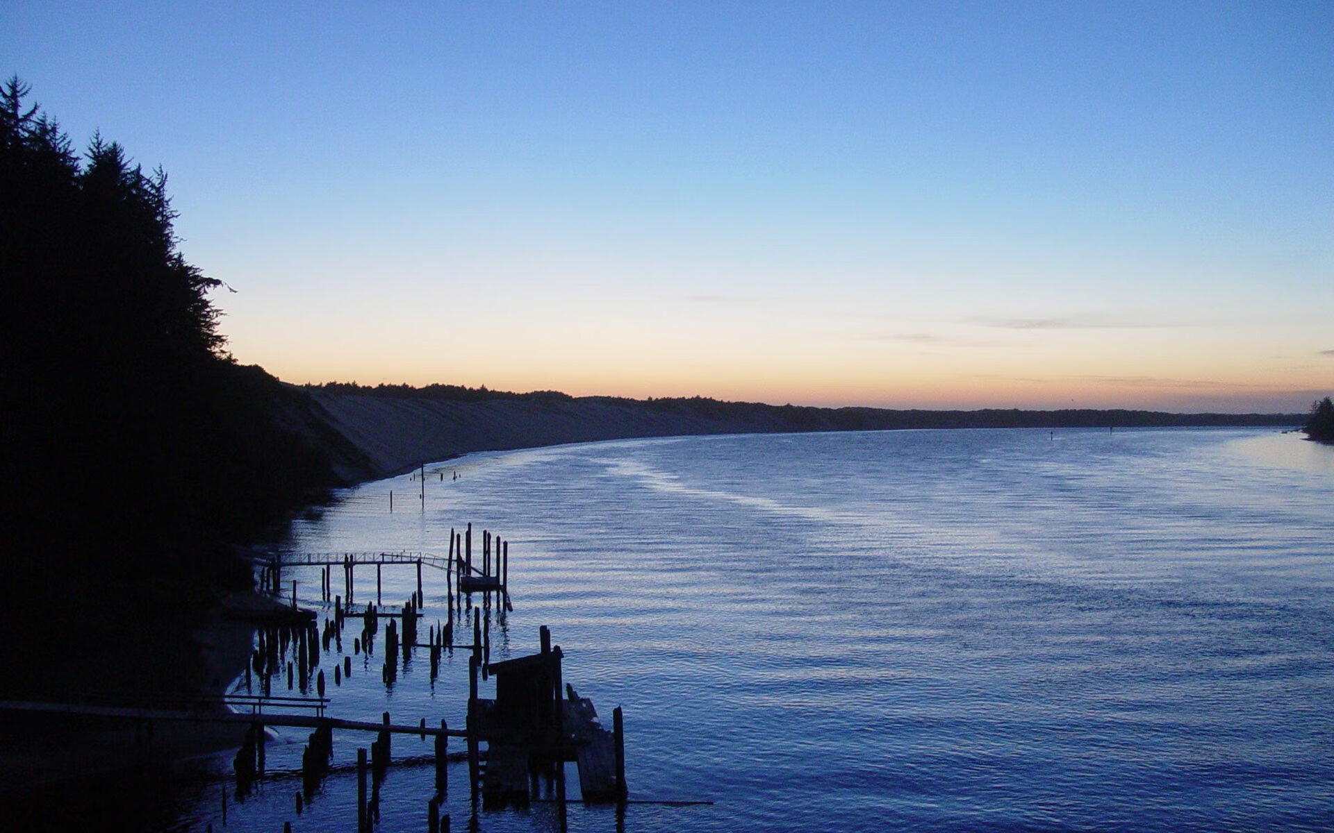 三国暗夜，一颗星辰，欧文如何在美加墨的足球版图上镌刻永恒