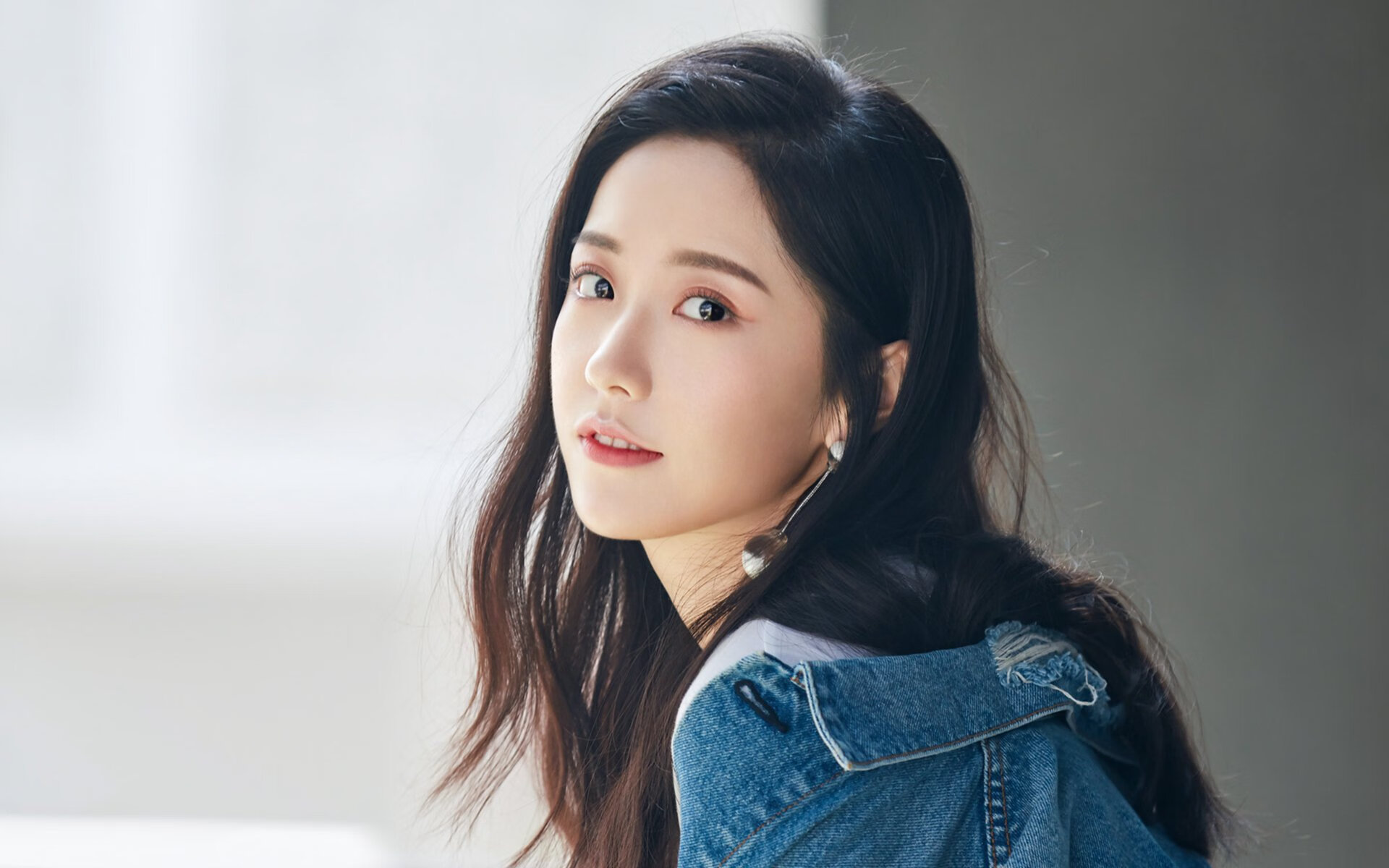 孤峰独傲,2026世界杯A组,厄瓜多尔碾压尼日利亚,莱万多夫斯基在狂澜中点亮唯一星光